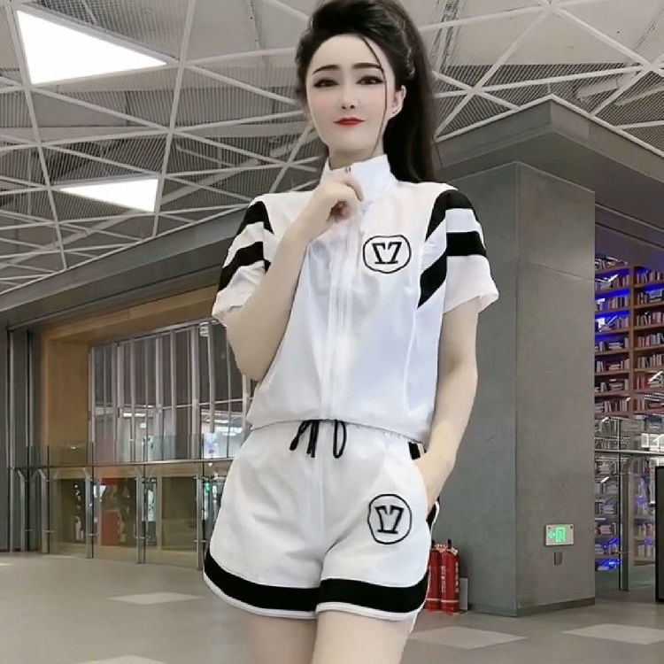 Net red same fashion suit women's 2022 summer new color contrast short sleeve zipper age reducing slim sweater + shorts