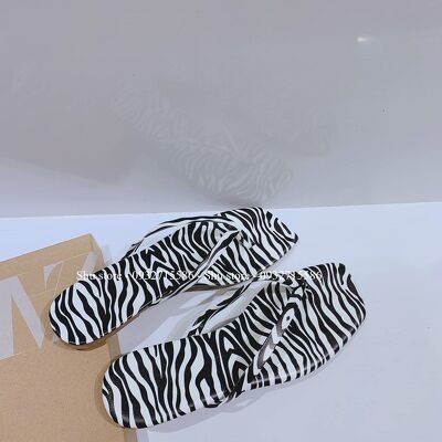 SHU STORE - DÉP KẸP NỮ THỜI TRANG HỌA TIẾT NGỰA VẰN