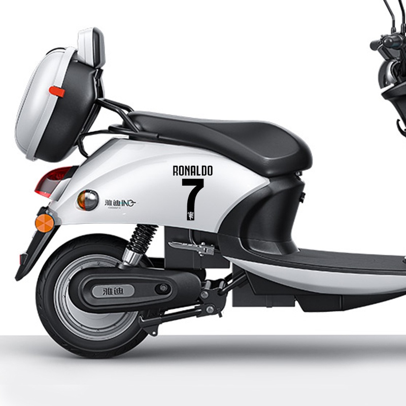 Miếng Dán Phản Quang Hình Manchester United Cristiano Ronaldo CR7 Trang Trí Nắp Bình Xăng Xe Hơi / Laptop / Ipad / Điện Thoại