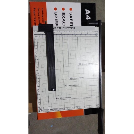 Bàn xén giấy khổ A4