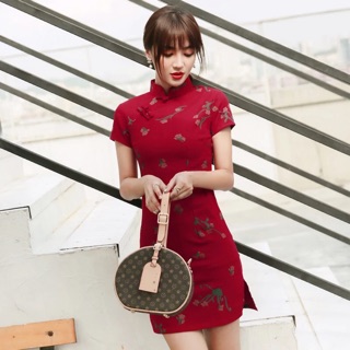 Sườn xám đỏ cách tân