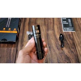 Đèn pin cầm tay Fenix E28R