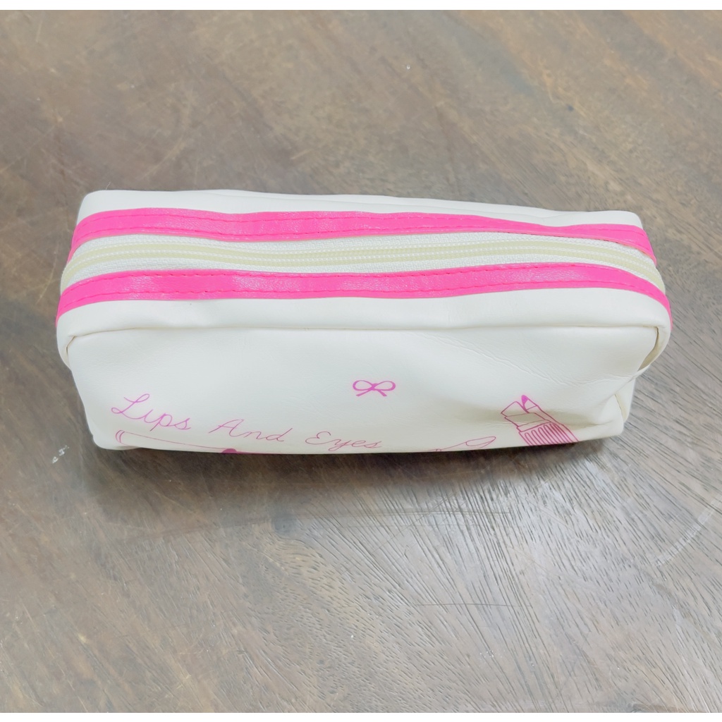 Bóp để đựng mỹ phẩm hay bóp viết cho bé