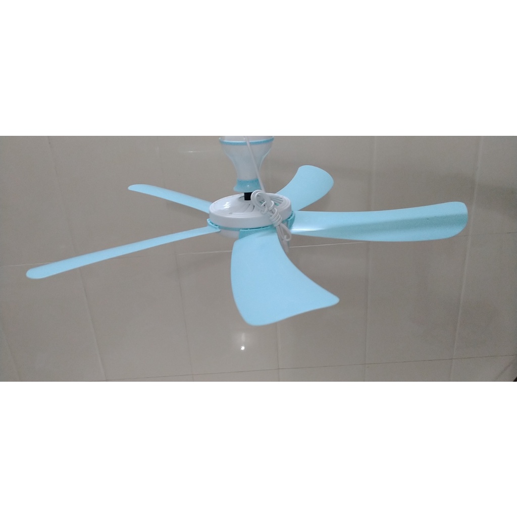 Quạt trần mini treo trong màn