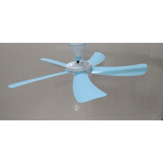 Quạt trần mini treo trong màn