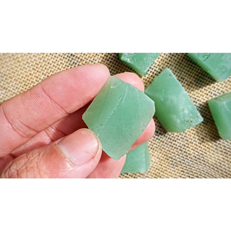 Viên đá thanh tẩy xanh lá Aventurine