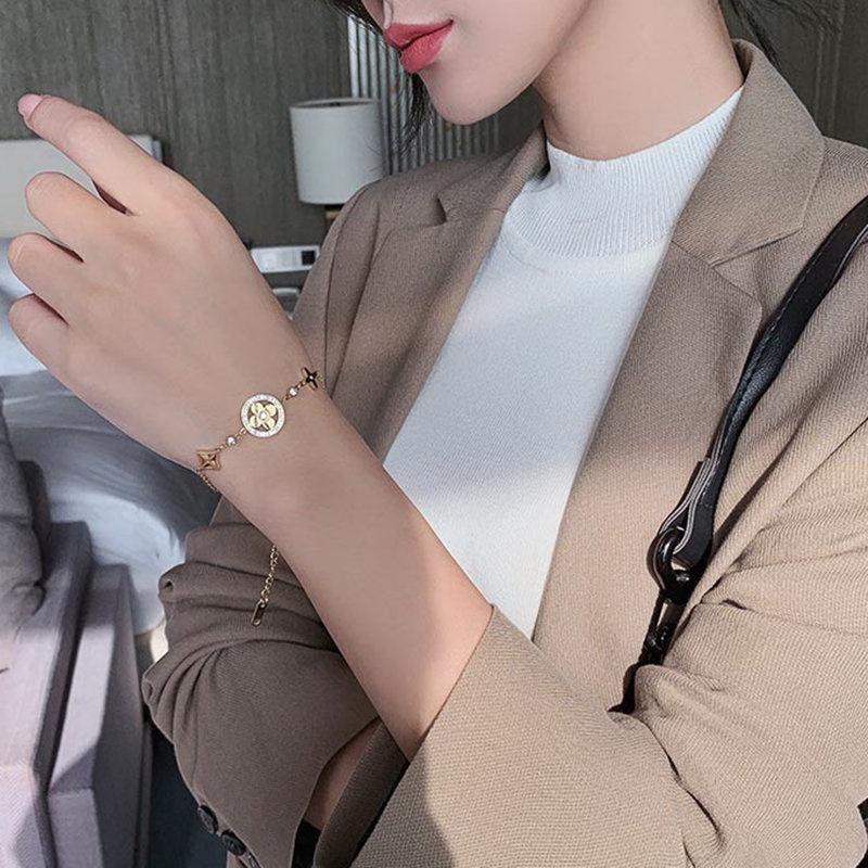 Lắc tay titan nữ không gỉ mặt cỏ 4 lá xinh xắn trang sức titan cao cấp thiết kế thời trang thanh lịch mẫu mới