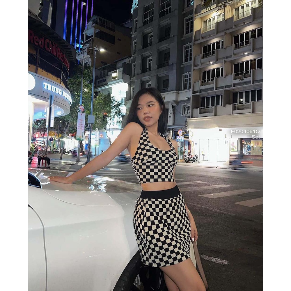 Set caro áo croptop hở lưng phối chân váy ngắn!
