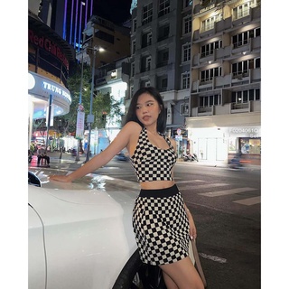 Set caro áo croptop hở lưng phối chân váy ngắn!