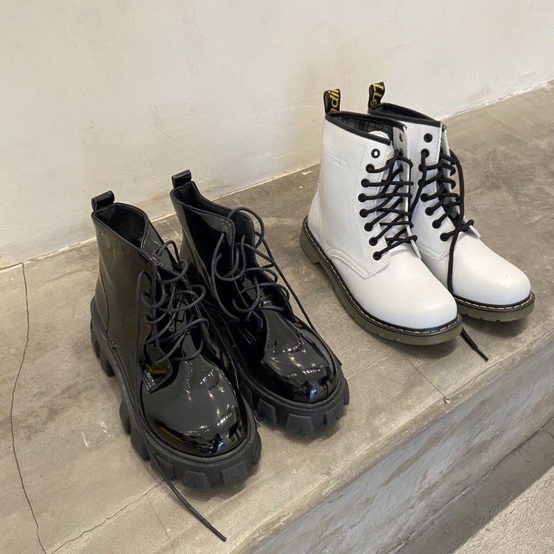 Giày boots trắng đế nâu