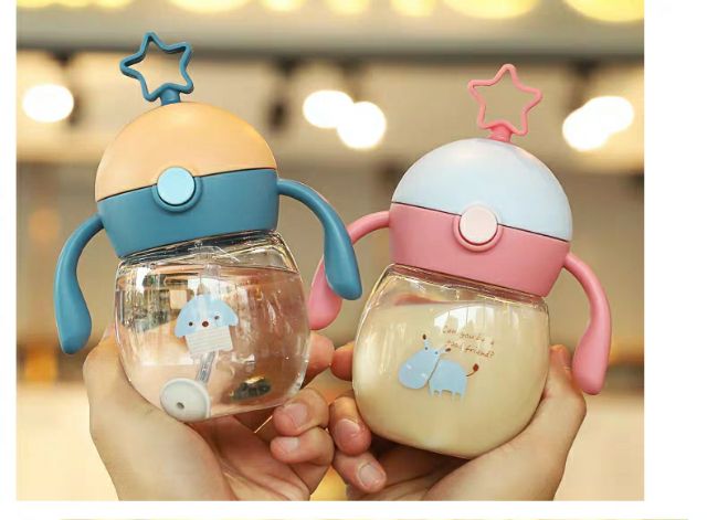 Bình Nước Cho Bé Nhựa Tritan An Toàn Hình Ngôi Sao Sắc Màu Cute 240ml (tặng kèm cọ vệ sinh vòi hút)