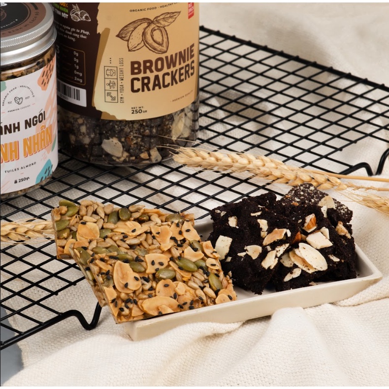 Combo Brownie Crackers 250Gr Và Bánh Ngói Hạnh Nhân 250gr Thương Hiệu Gạch Đỏ Dành Cho Ăn Eatlean