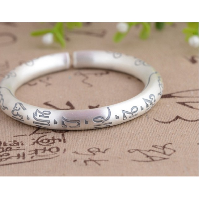 VÒNG TAY KHẮC OM MANI PADME HUM TÂY TẠNG - VT239