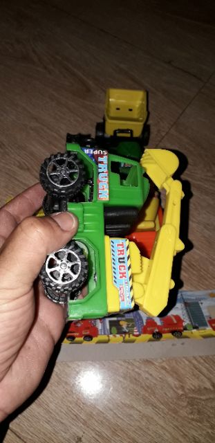 Set 4 chiếc xe mô hình xe công trình bằng nhựa chạy chớn do Việt Nam sản xuất