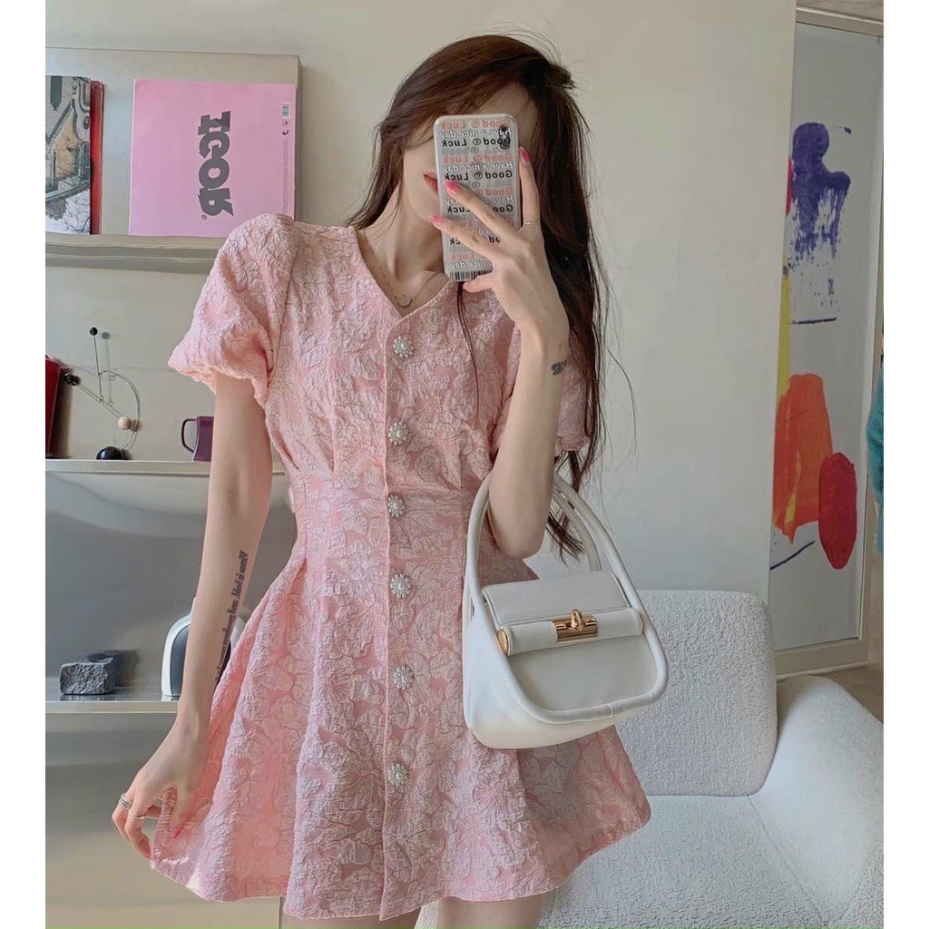 ĐẦM GẤM XỐP PHỐI NÚT NGỌC HỞ LƯNG CÁCH ĐIỆU DỰ TIỆC SANG CHẢNH