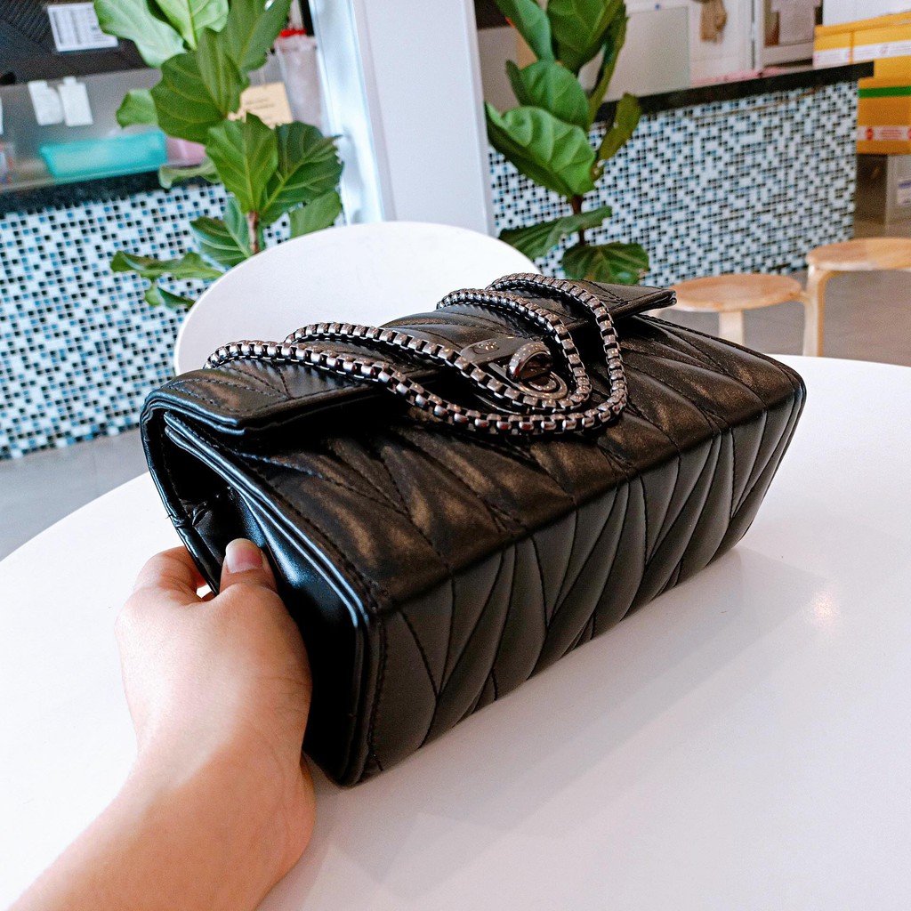 Túi xách nữ đeo chéo khóa xoay siêu sang