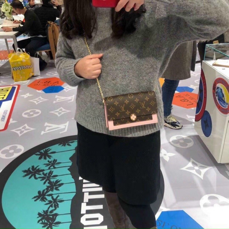 Túi LV hoa cúc s20 về 2 màu