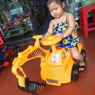 Xe cẩu chòi chân cho bé