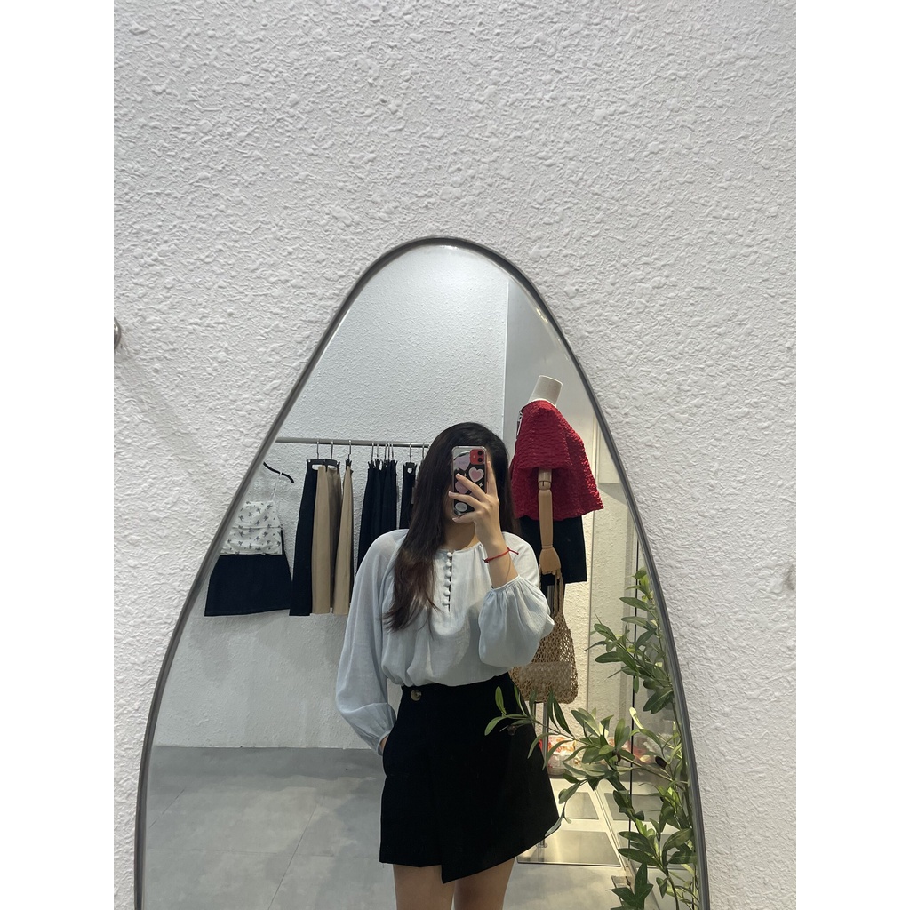 Áo nút bọc xanh và chân váy 1 nút