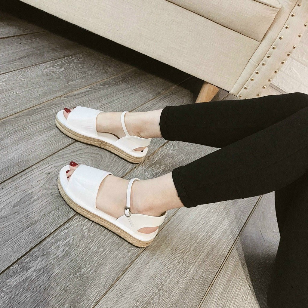 SANDAL XUỒNG CH A A KAN BẢN NGANG ĐẾ CÓI 3 CM THỜI TRANG