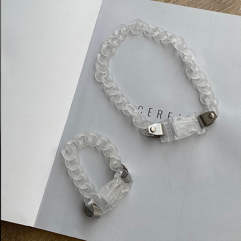 Vòng Đeo Tay Trong Suốt Phối Khóa Kim Loại Cá Tính