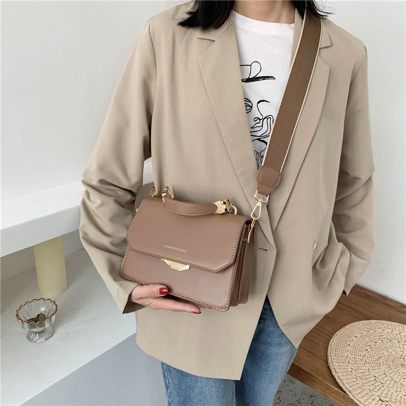 Túi xách đeo vai hình vuông quai bản to phong cách thời trang retro | BigBuy360 - bigbuy360.vn