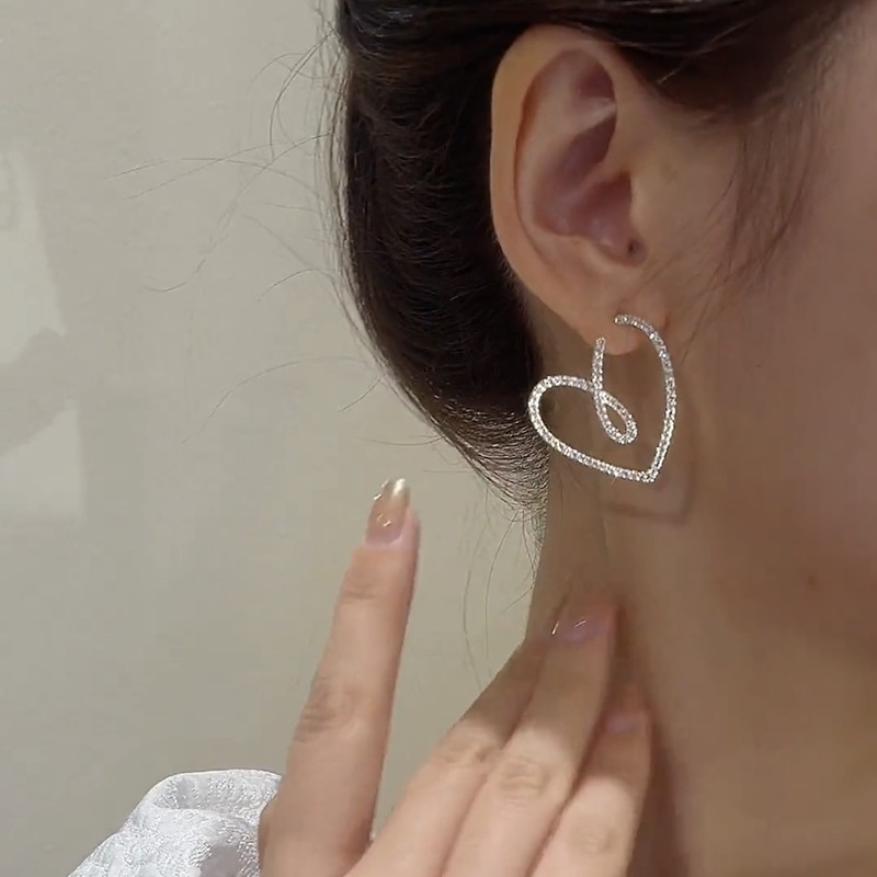 Khuyên tai kim loại hình trái tim thiết kế mới thời trang phong cách Hàn Quốc 2021