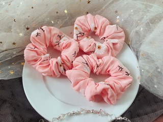 Dây buộc tóc Scrunchies hoa cúc