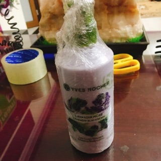 Sữa Dưỡng Thể Hương Mâm Xôi Và Lavender 390ml