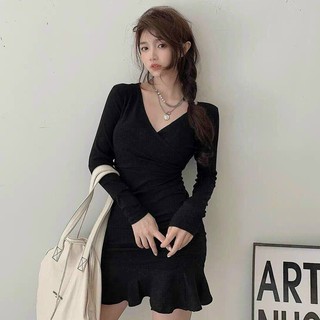 Đầm tay dài cổ V đuôi cá