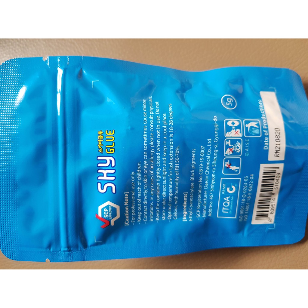 Keo nối mi sky trong, keo tàng hình là dòng chân keo trắng, phù hợp để tạo fan mi