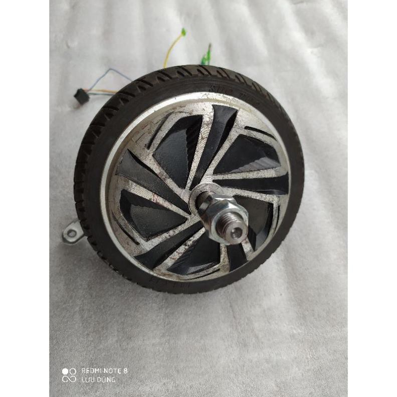 Trục để chế bánh xe cân bằng thành 2 trục