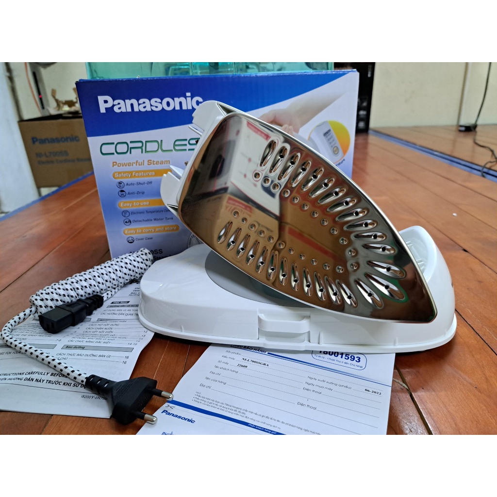Bàn ủi hơi nước Panasonic NI-L700SSGRA