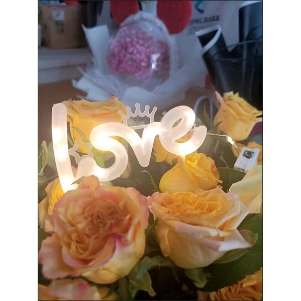 Đèn led chữ Love trang trí thêm vào hộp quà