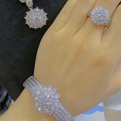 Combo 4 Món Màu Trắng Hoa Cánh Nhọn Sang Trọng - Trang Sức Nữ Đẹp Giá Rẻ - Queen Jewelry