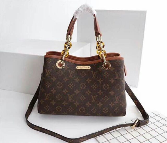 Lv vip size 30
-Da thật không pha
-Kèm hộp nam châm vip
-4 màu: đen, đỏ, nâu, vân rắn.
- Mã: MME0CT