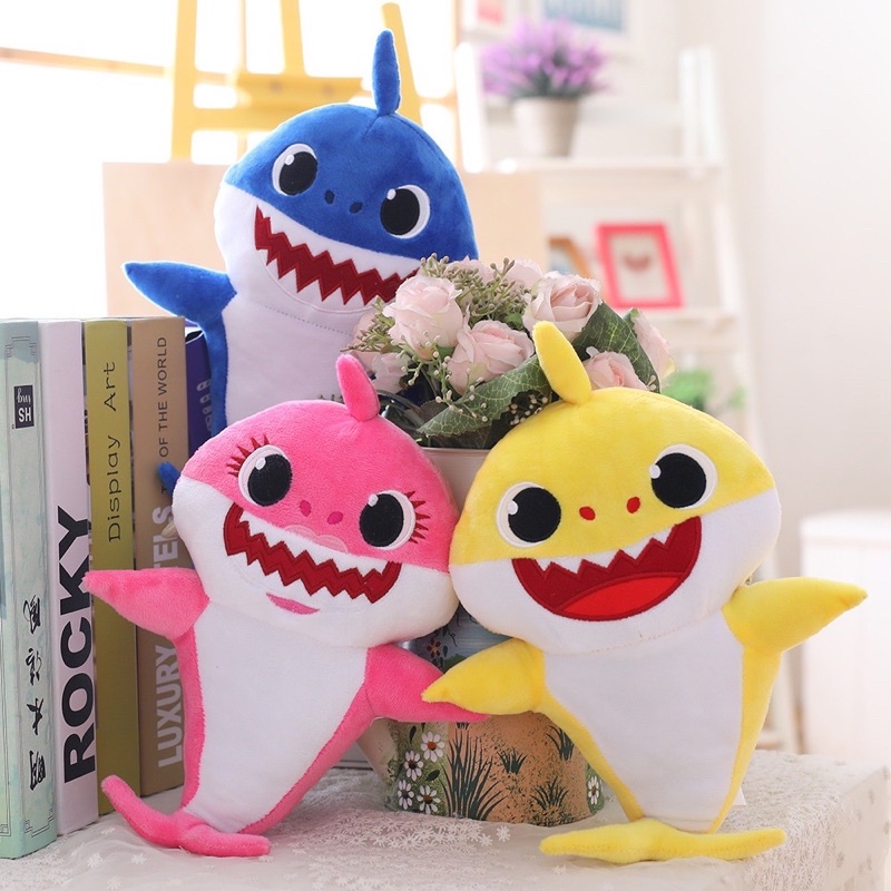 Gấu bông Baby Shark. Ra ngoài anh là cá mập, về nhà anh là cá con