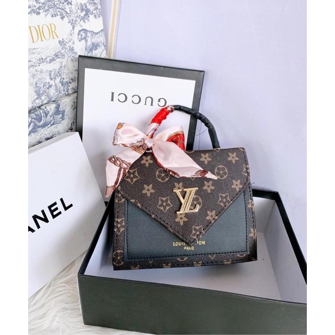 Túi  sách LV trẻ chung đeo chéo sách tay chất liệu da UP