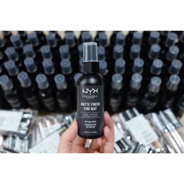 xịt khóa nền NYX