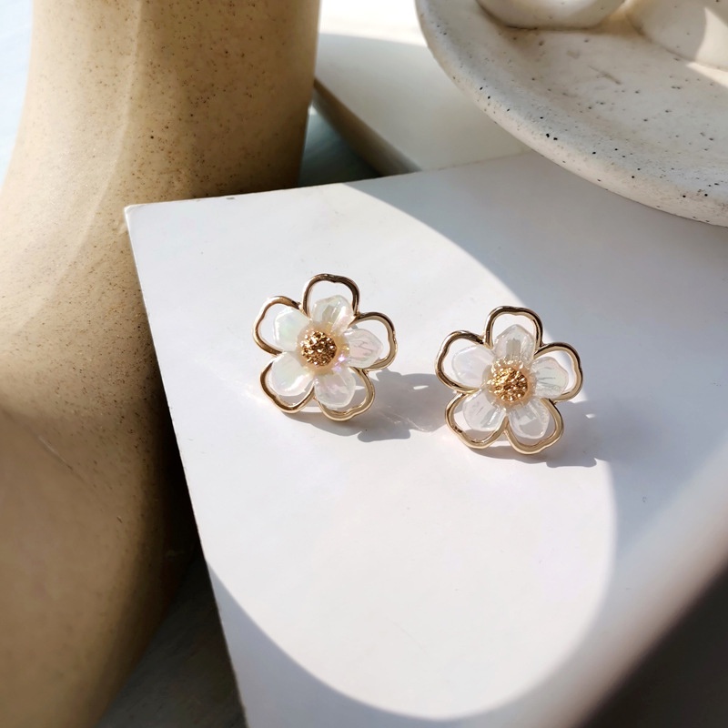 Khuyên Tai Nhựa Resin Mạ Vàng Trắng Hình Hoa Dễ Thương