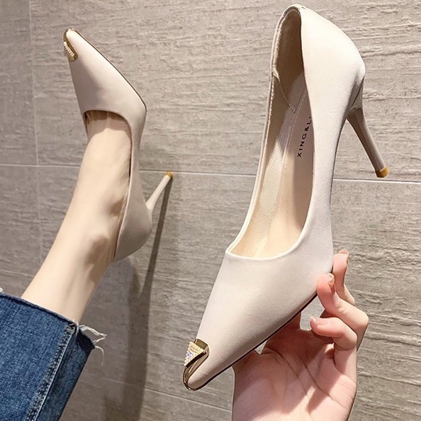 Giày cao gót mũi nhọn trơn bít mũi kim loại gót nhọn công sở phong cách sexy Pháp