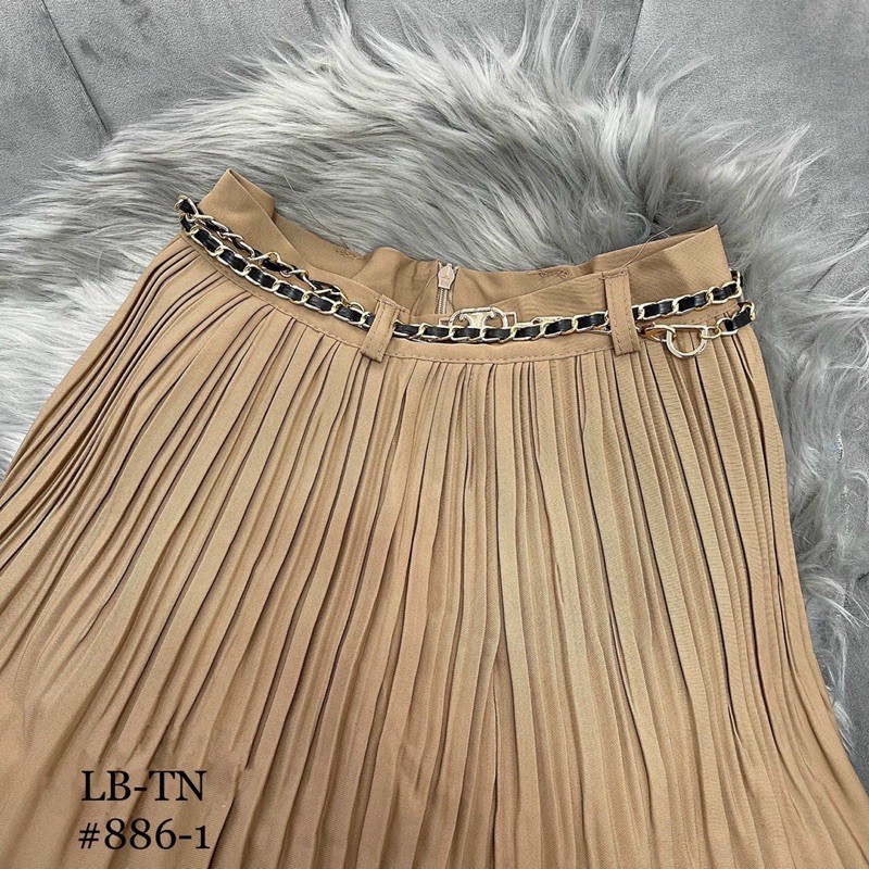 Chân váy xếp ly kèm đai xích | BigBuy360 - bigbuy360.vn