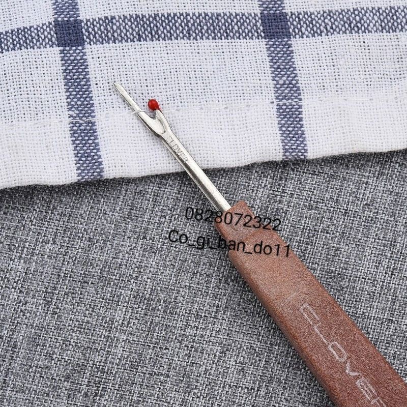 Cây Tháo Chỉ/ Rạch Khuy Lớn Cán Nhựa Giả Gỗ Vuông.