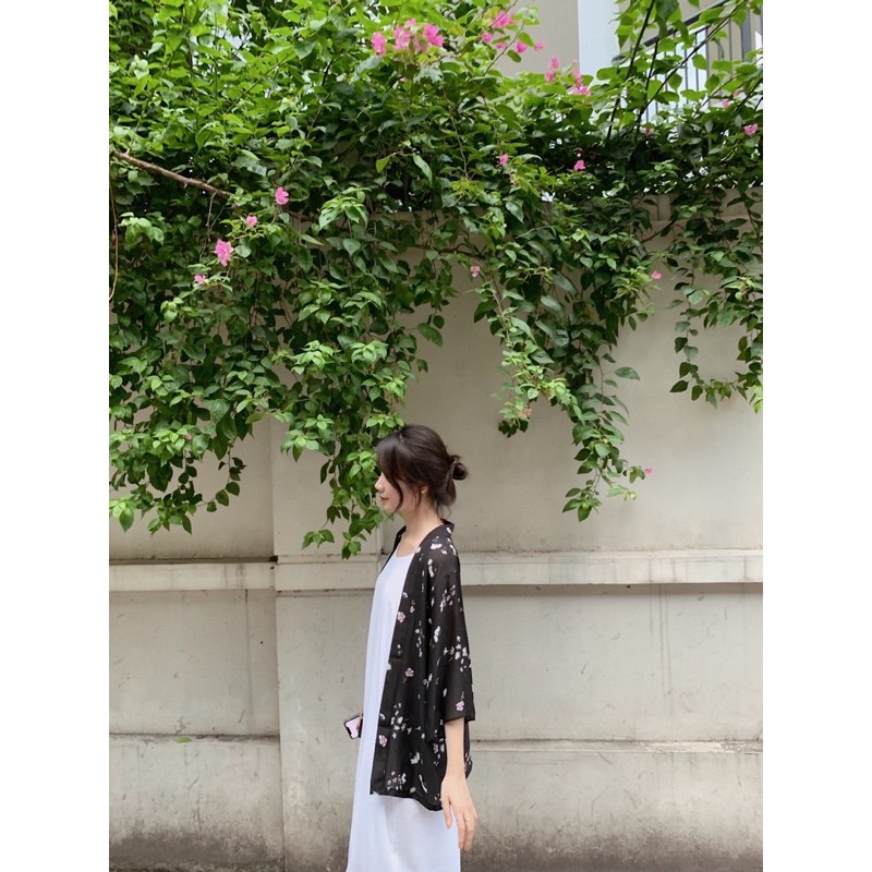 Áo khoác kimono hoa nhí nền đen