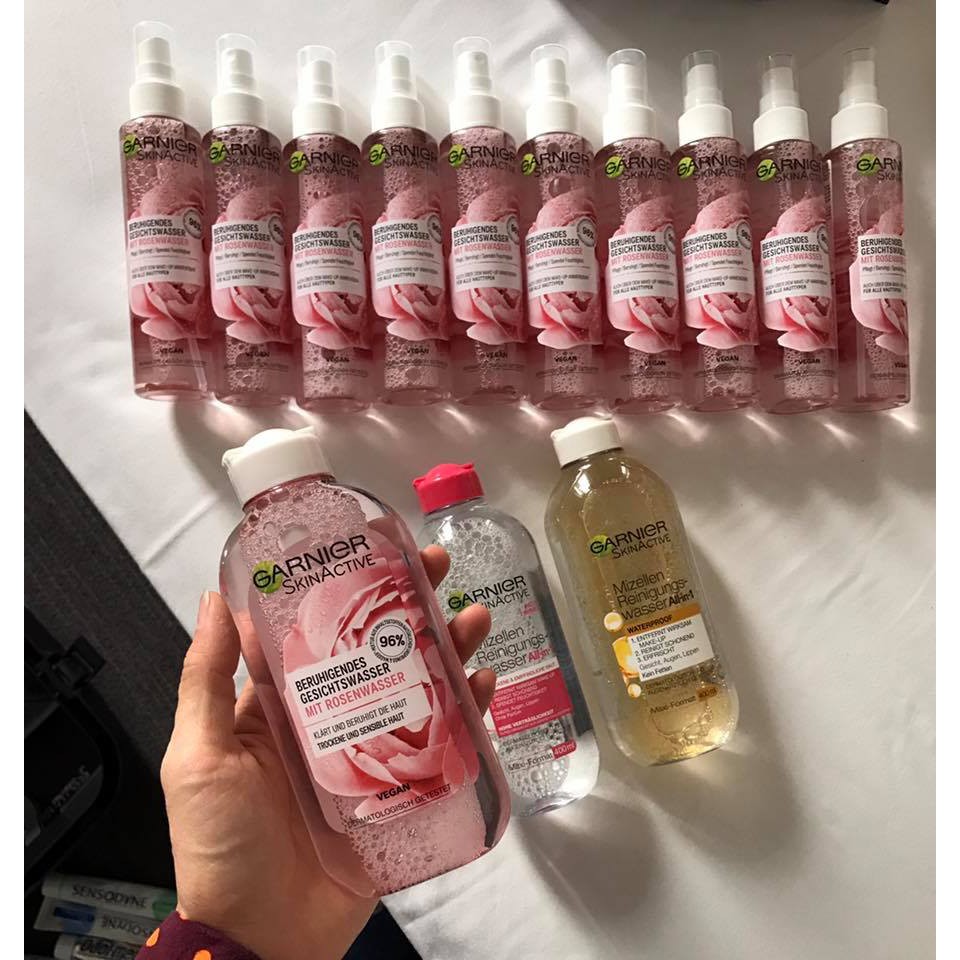 Nước hoa hồng Garnier của Đức.