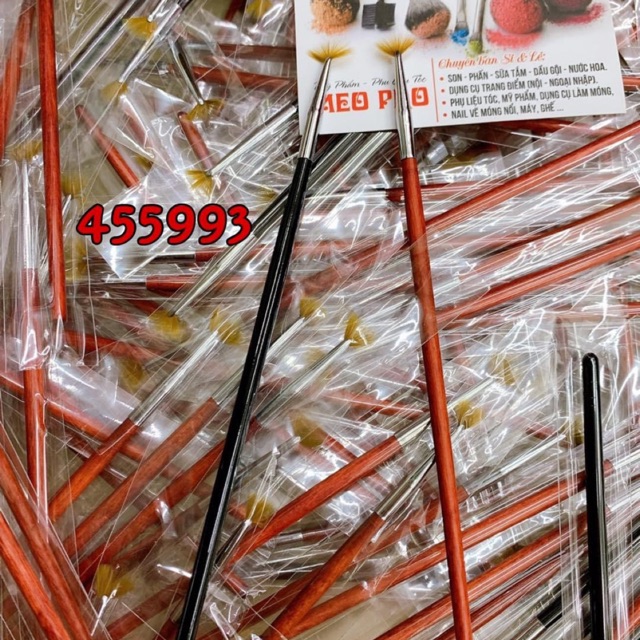 Cọ ombre đầu xoè làm mong tay chân