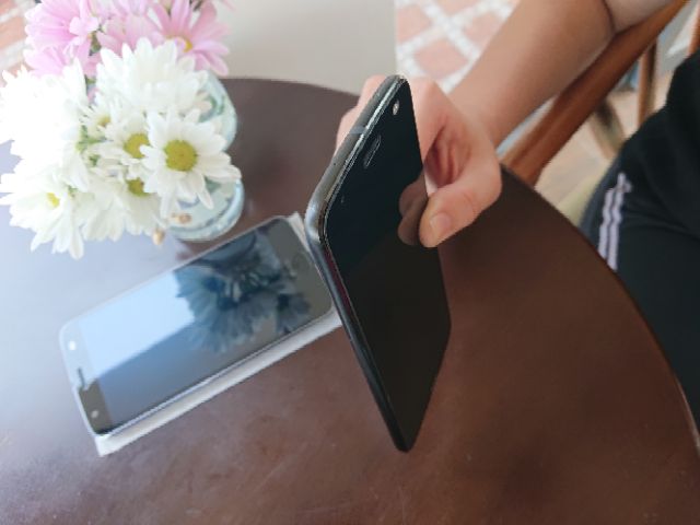 Điện thoại motorola z2 Force - 4gb ram 64gb rom, mỏng nhẹ nhưng mạnh lại chụp hình đẹp | BigBuy360 - bigbuy360.vn