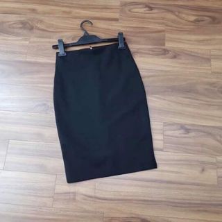 chân váy bút chì lưng cao