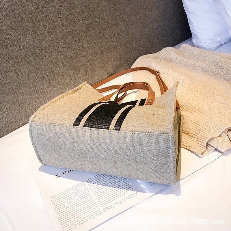 Túi cói thời trang có kèm dây đeo