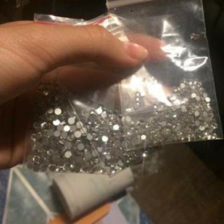 Đá đính răng đủ size ( 50 viên kèm 2keo 2bút đính)